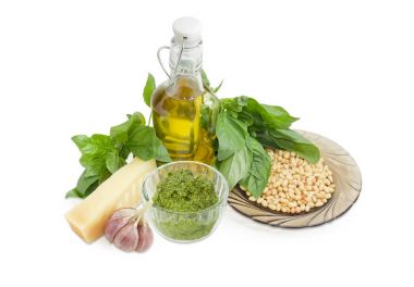 Sosu pesto ve onun hazırlanması için malzemeler