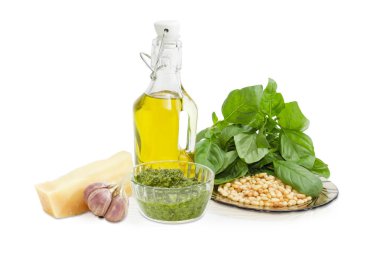 Sosu pesto ve onun hazırlanması için malzemeler