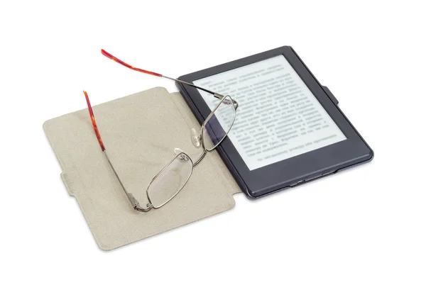 Leitor eletrônico e óculos masculinos sobre fundo branco — Fotografia de Stock