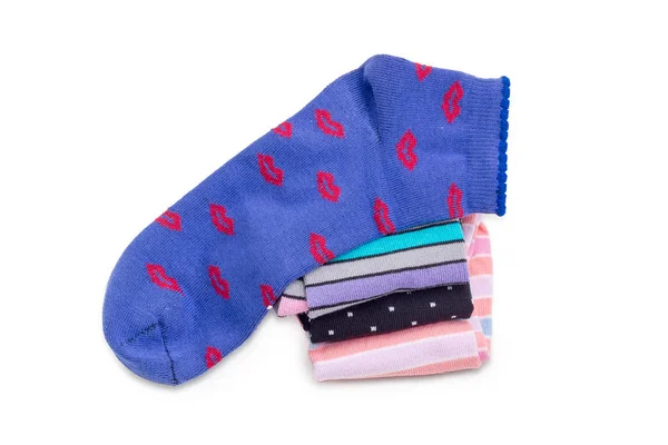 Chaussettes bleues pour femmes contre la pile d'autres chaussettes — Photo