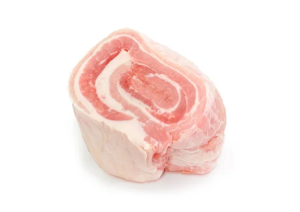 Barriga de porco estriada não cozida em um fundo branco — Fotografia de Stock