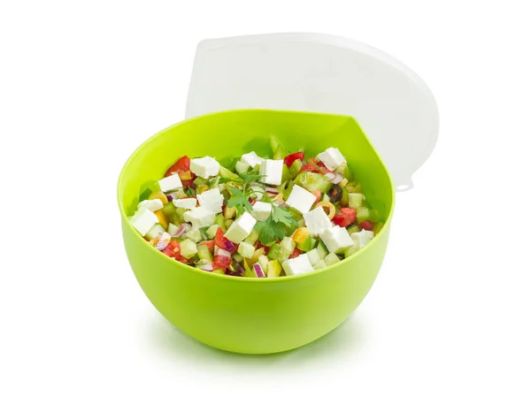 Ensalada griega en recipiente de comida verde redondo — Foto de Stock