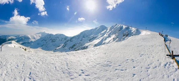 Panorama de montanhas Low Tatras no inverno dia ensolarado — Fotografia de Stock