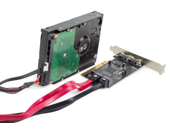 Festplatte und Disk Array Controller-Karte mit Kabeln — Stockfoto