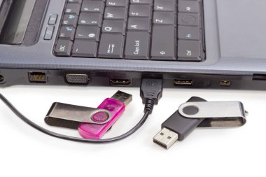 İki Usb birden parlamak götürmek ve dizüstü bilgisayarınızın Usb kablosu karşı