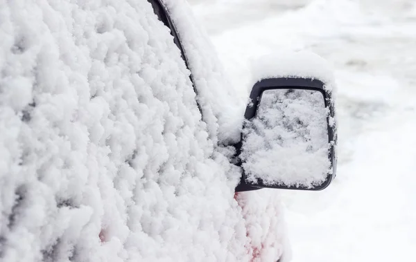 Autó visszapillantó tükör, hóval borított töredéke — Stock Fotó