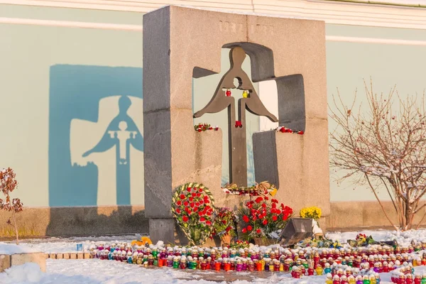 Monumento a las víctimas de Holodomor en la plaza Mikhailovskaya en Kiev, Ucrania — Foto de Stock