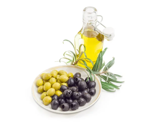 Olives noires et vertes, branche d'olive et huile d'olive — Photo