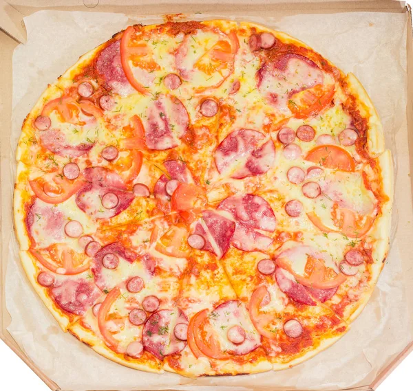 Ovanifrån av pizza serveras i en kartong — Stockfoto