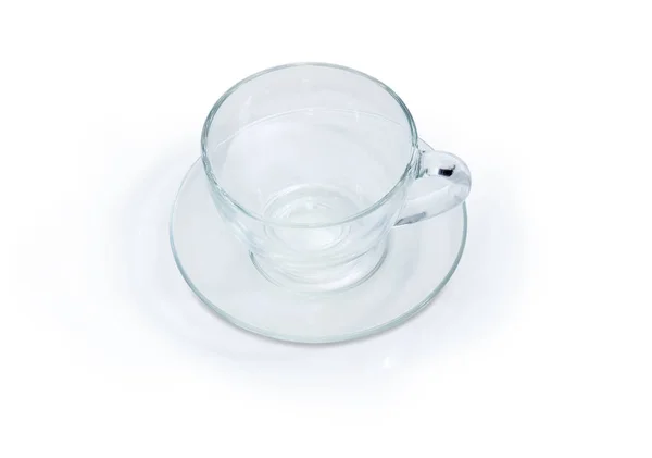 Tazza di vetro vuota con maniglia su piattino di vetro — Foto Stock