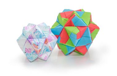 İki farklı dodecahedrons - üç geometrik figürler boyutları