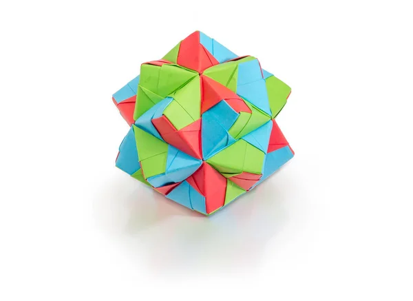Figure géométrique - dodécaèdre en papier coloré sur fond blanc — Photo