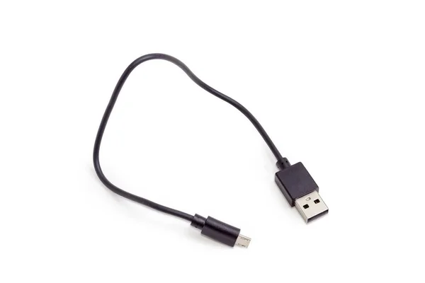 Кабель USB на микроUSB на белом фоне — стоковое фото