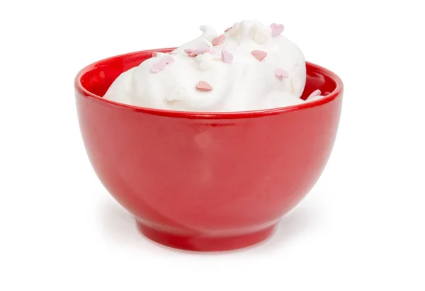 赤の弓で菓子をばらまく心で飾られたデザート — ストック写真