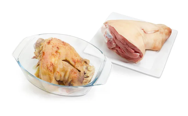 Daging ham panggang dan belum dimasak pada latar belakang putih — Stok Foto