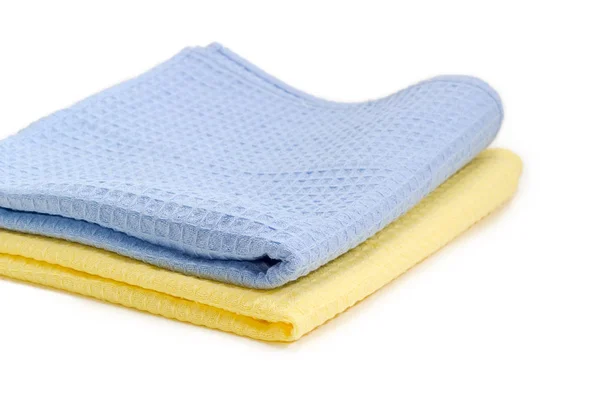 Deux serviettes gaufres pliées bleu et jaune gros plan — Photo
