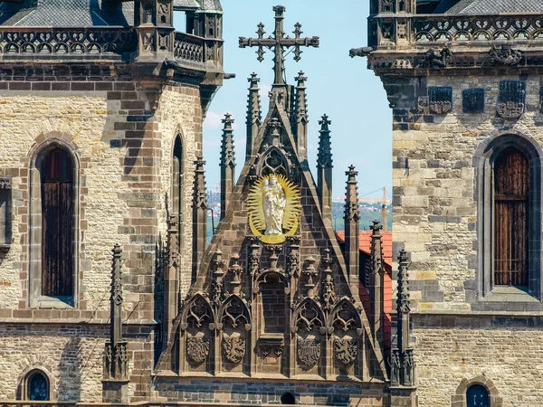 Fragment of west facade of Tyn Church closeup, Prague — Stock Photo, Image