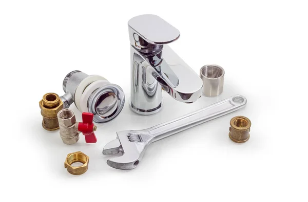 Torneira misturadora de punho, vários componentes de encanamento e chave ajustável — Fotografia de Stock