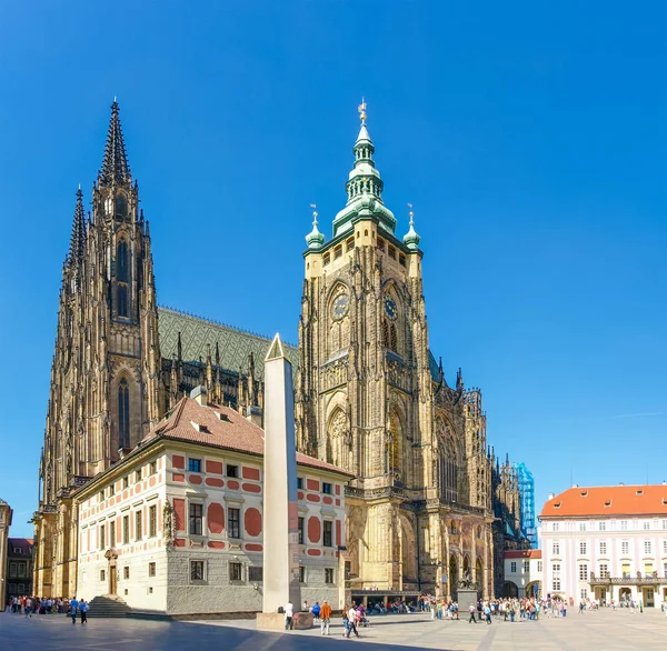 Façade sud de la cathédrale Saint-Vitus, Prague — Photo