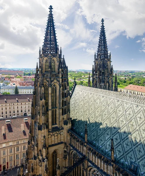 Türme der Westfassade des Veitsdoms, Prag — Stockfoto