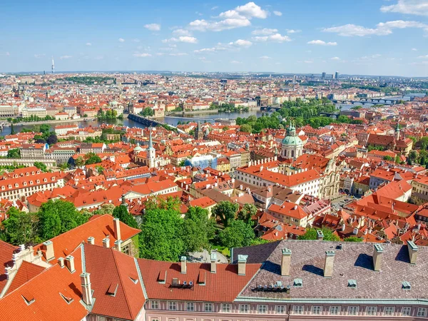 Visa från katedralen i St Vitus öster, Prag — Stockfoto