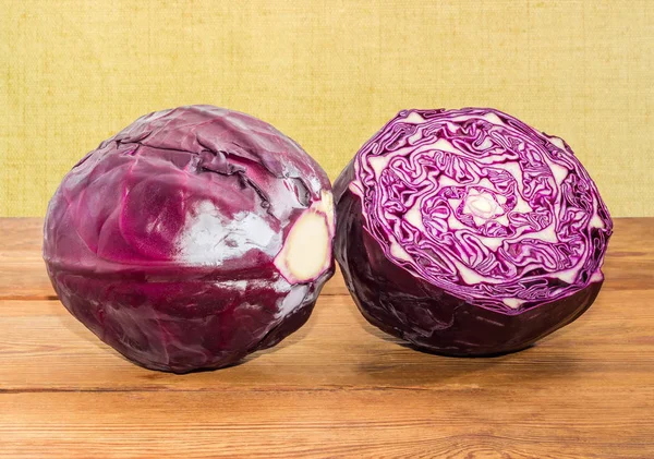 One whole and half head of red cabbage on table — Stock Photo, Image