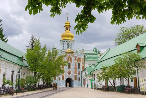 Надбрамна церква Трійці Києво-Печерської Лаври, Україна — стокове фото