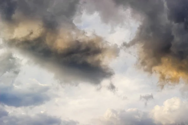 Niebo i chmury burzowe chmury cirrocumulus — Zdjęcie stockowe