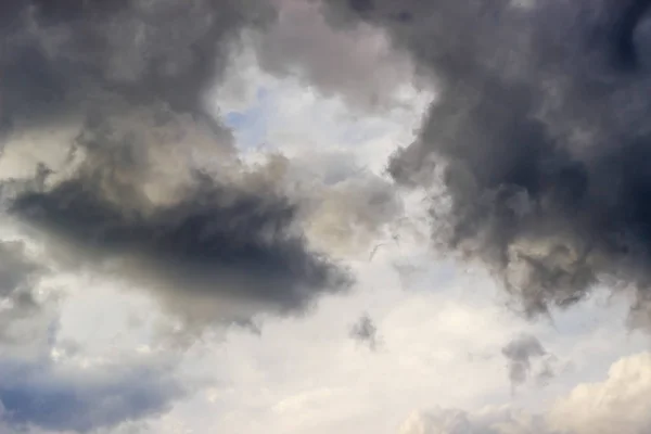 Niebo z cirrocumulus i chmur burzowych — Zdjęcie stockowe