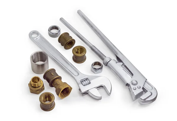 Chave de encanador, chave ajustável e vários componentes de encanamento — Fotografia de Stock