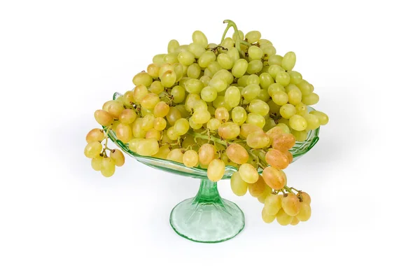 Clústeres de uva Sultana sobre jarrón de fruta vintage sobre fondo blanco — Foto de Stock