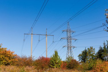 Sonbaharda iki kablo hattının çeşitli tasarımları