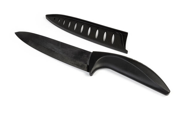 Кухонный керамический нож с черным лезвием и пластиковым протектором лезвия
