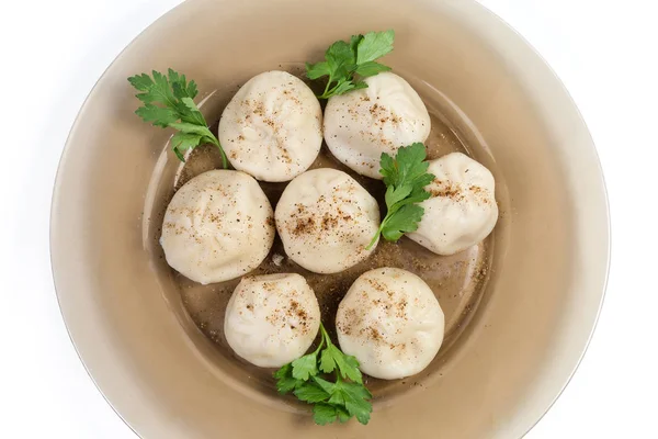 Vista superior del khinkali hervido en el plato sobre fondo blanco — Foto de Stock