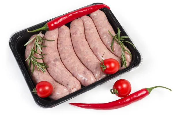 Сосиски со свининой и овощами в пластиковой упаковке — стоковое фото