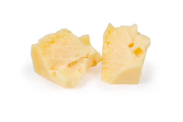 Två brutna bitar av den hårda osten på vit bakgrund — Stockfoto