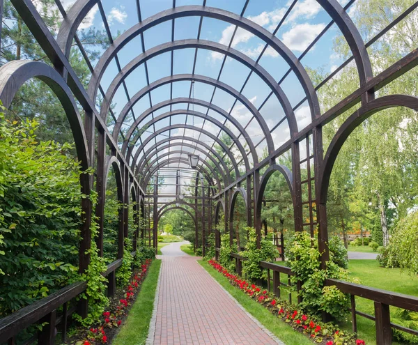 Wooden arched pergola in summer park — 스톡 사진