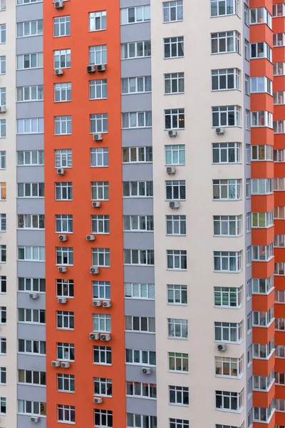Antecedentes de la fachada de la casa residencial moderna de varios pisos —  Fotos de Stock