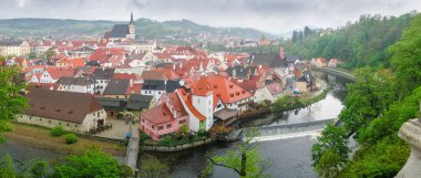 Yağmurlu havalarda kaleden Cesky Krumlov Panoraması