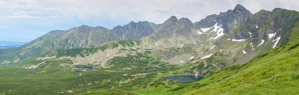 Skalistý Horský Hřeben Ostruhami Údolí Jezery Tatrách Široký Panoramatický Výhled — Stock fotografie