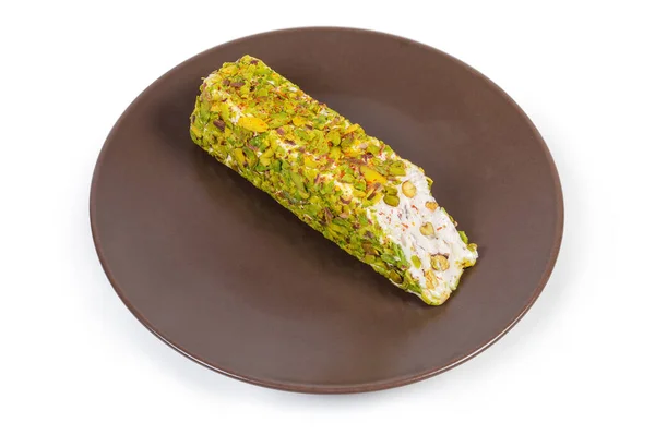 Parte Barra Turrón Blanco Cubierto Con Pistachos Triturados Plato Marrón — Foto de Stock