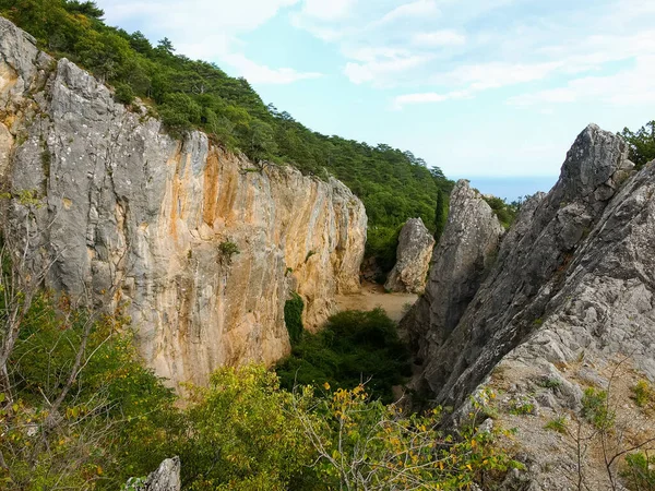 Barranco Estrecho Las Rocas Piedra Caliza Con Textura Agrietada Una — Foto de Stock