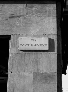 Via Monte Napoleone Milano mermer plak