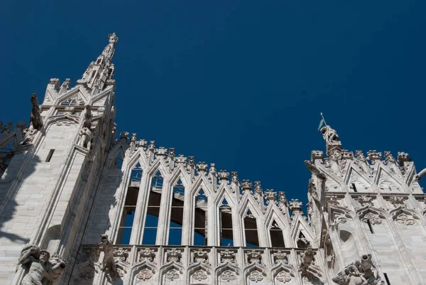 Detalle de los pequeños pinchos de la Catedral de Milán — Foto de Stock