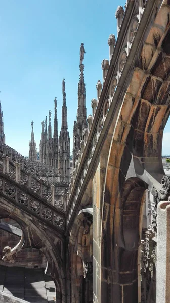 Detalle de los pinchos de la Catedral de Milán desde la parte superior — Foto de Stock