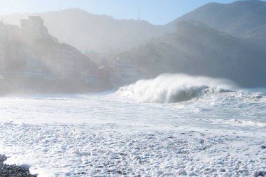 Camogli bir günde deniz fırtınası - Cenova 