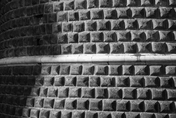 Detail einer Quaderwand geometrische weiße Linie in Mailand — Stockfoto