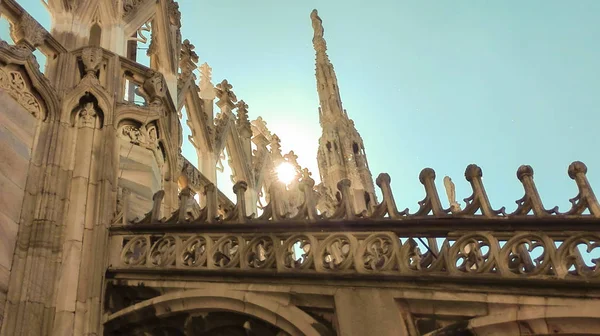 Detalle de los pinchos de la Catedral de Milán desde la parte superior — Foto de Stock