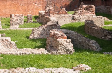 İmparatorluk Sarayı Milan'da kalır