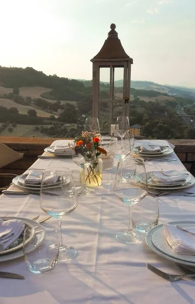 Tisch für sechs Personen in torre di palme — Stockfoto